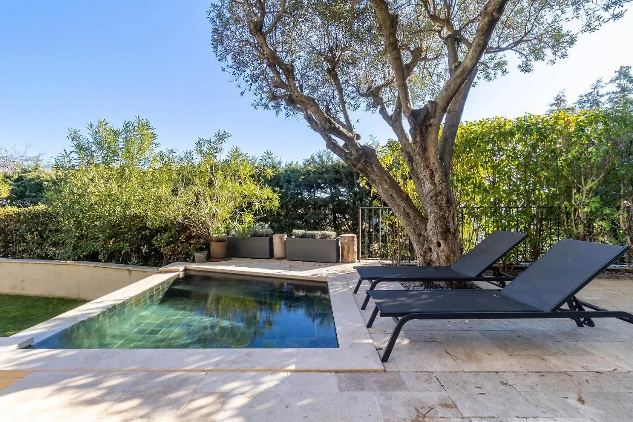 Mougins Collection - Magnifique Maison Du Vieux Village De Mougins, Avec Bassin A Debordement Et Vues Mer Et Montagnes